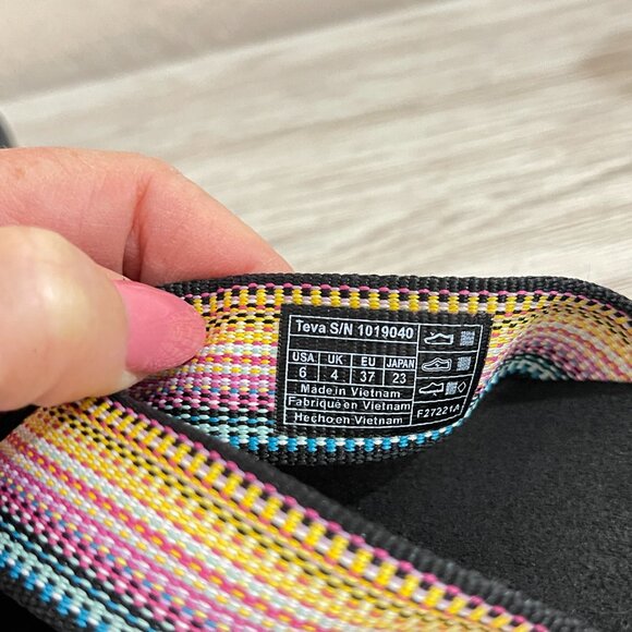 Teva 6 Flip Flop Sandals Voya Antiguous Black Multi Color Straps - Picture 12 of 12
